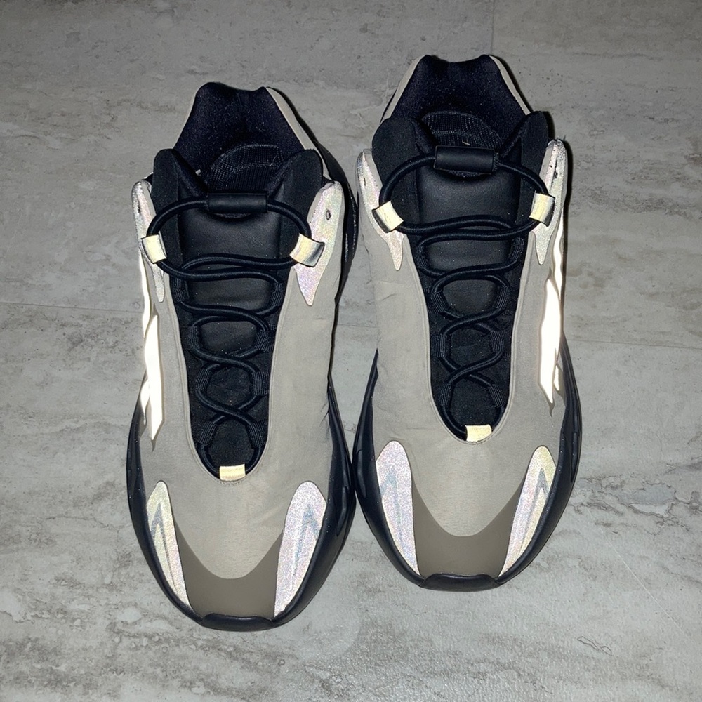 adidas yeezy boost 700